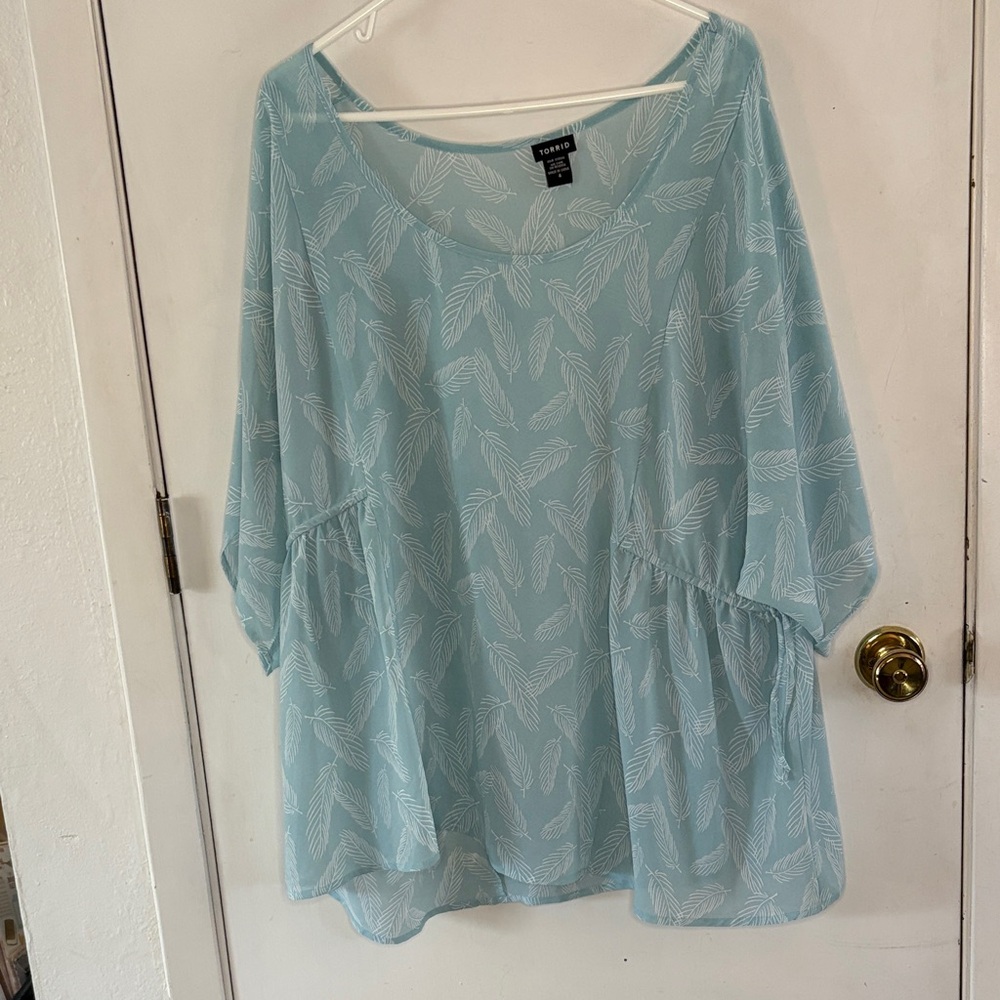 Torrid Size 4 aqua blouse white feather print side ties
